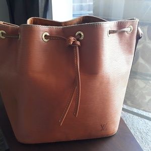 Bucket style woman's purse